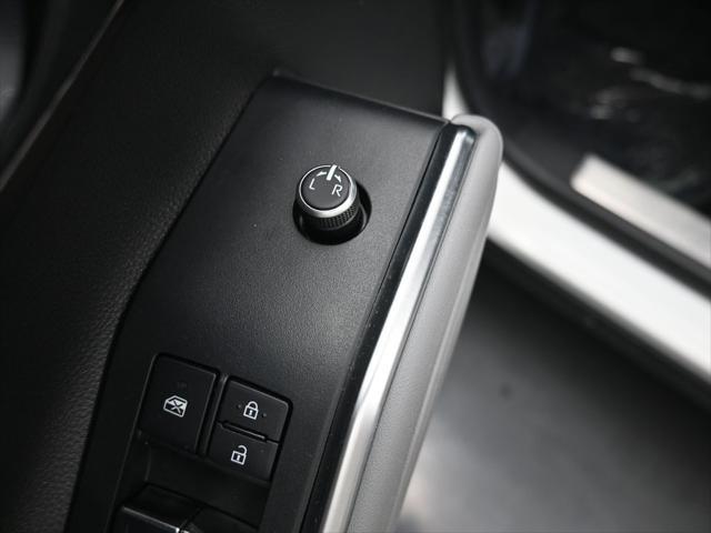 used 2020 Toyota Highlander Hybrid car, priced at $45,977