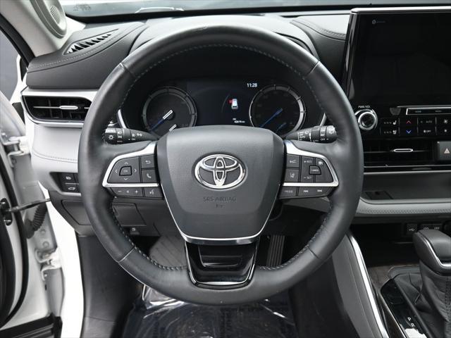 used 2020 Toyota Highlander Hybrid car, priced at $45,977