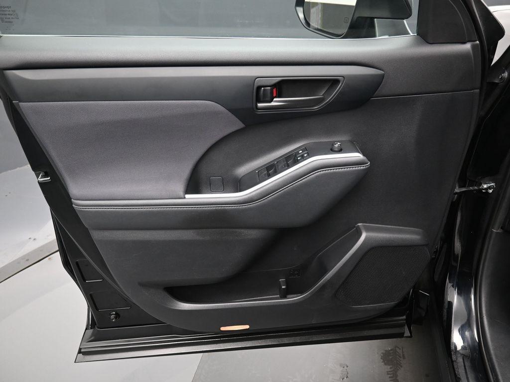 used 2021 Toyota Highlander Hybrid car, priced at $26,343