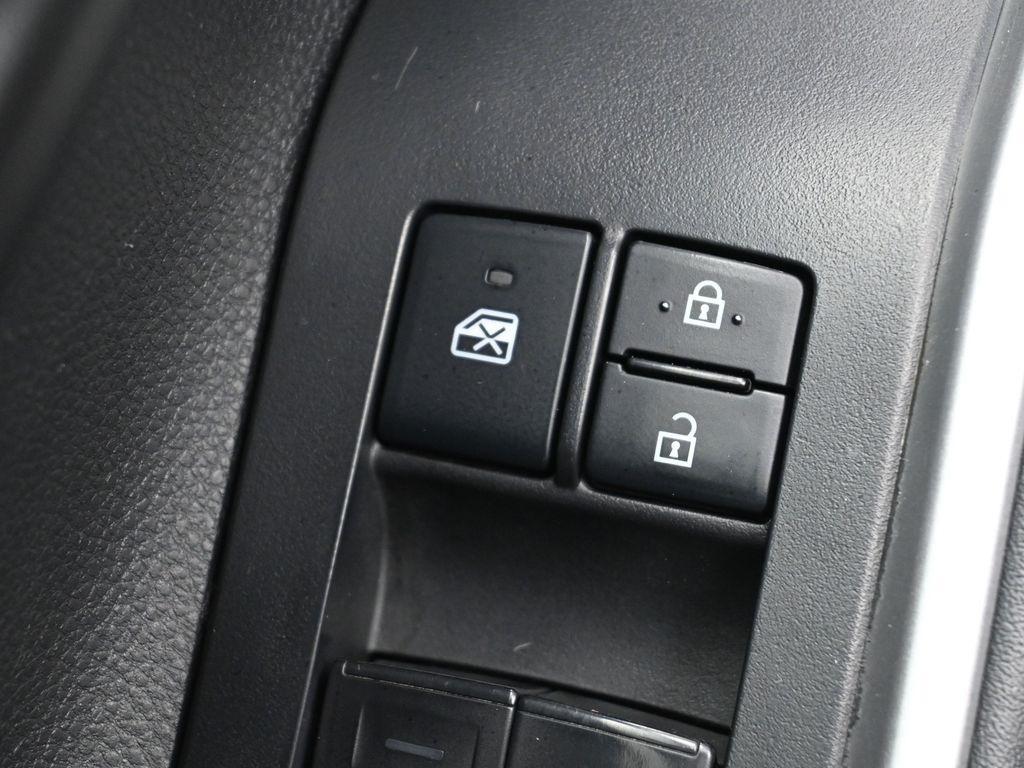 used 2021 Toyota Highlander Hybrid car, priced at $26,343