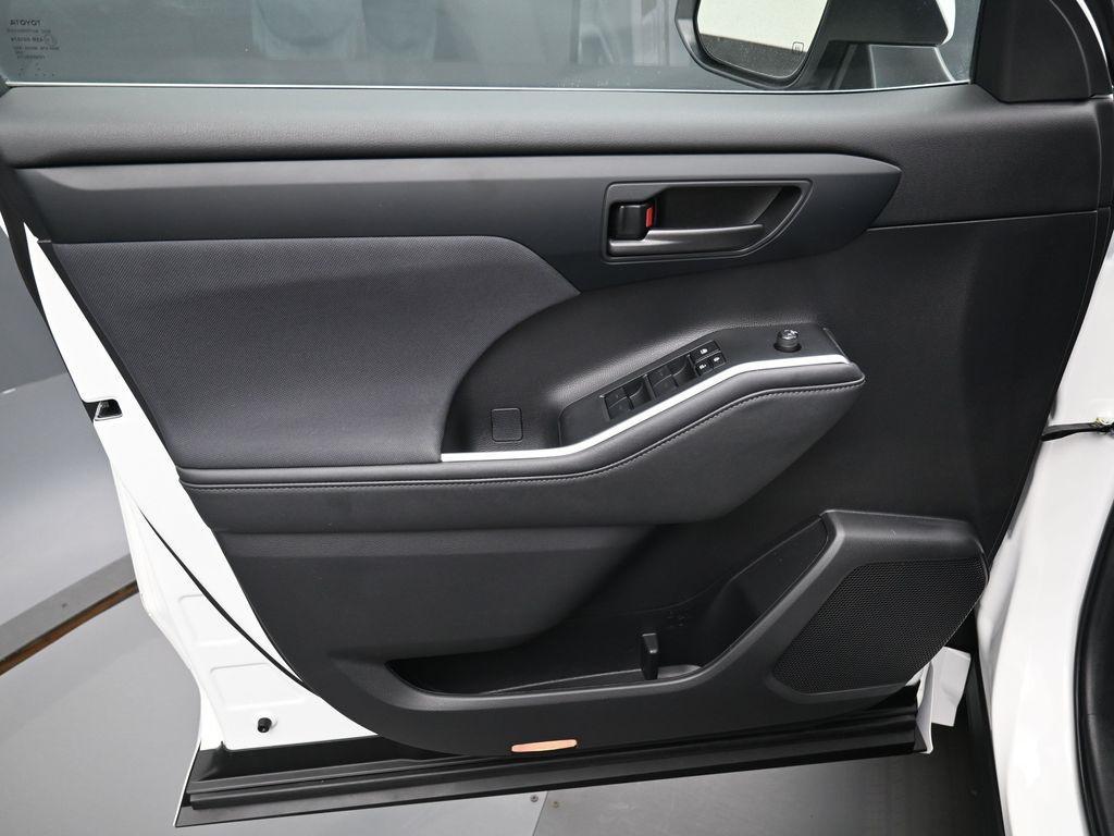 used 2023 Toyota Highlander car, priced at $35,922