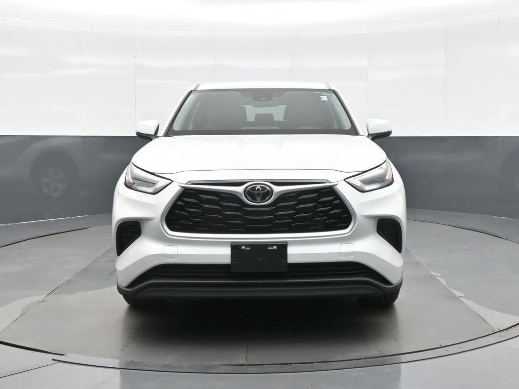 used 2023 Toyota Highlander car, priced at $35,922