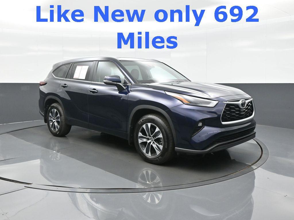 used 2025 Toyota Highlander car, priced at $49,900
