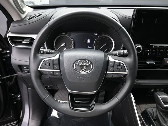 used 2022 Toyota Highlander car, priced at $45,042