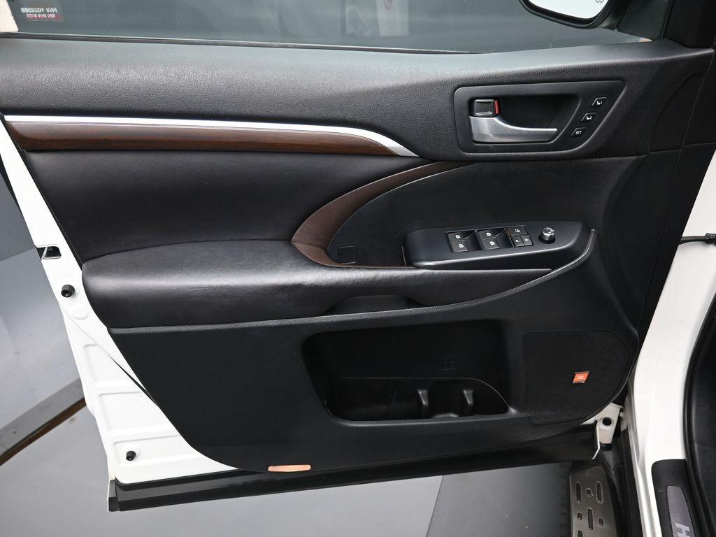 used 2016 Toyota Highlander car, priced at $20,750