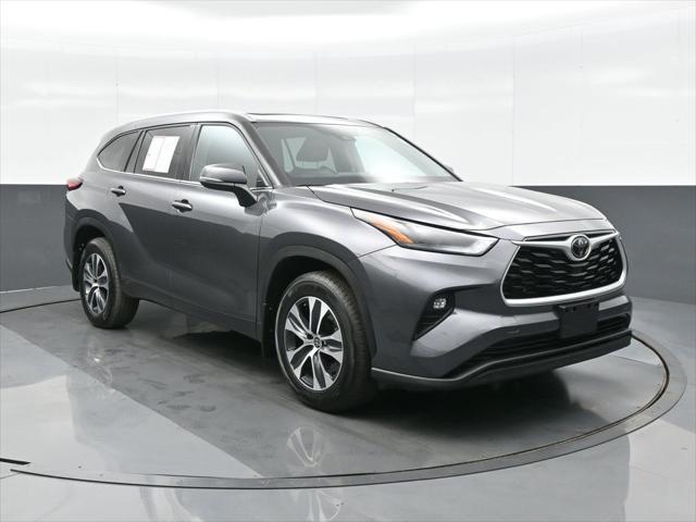 used 2022 Toyota Highlander car, priced at $38,725