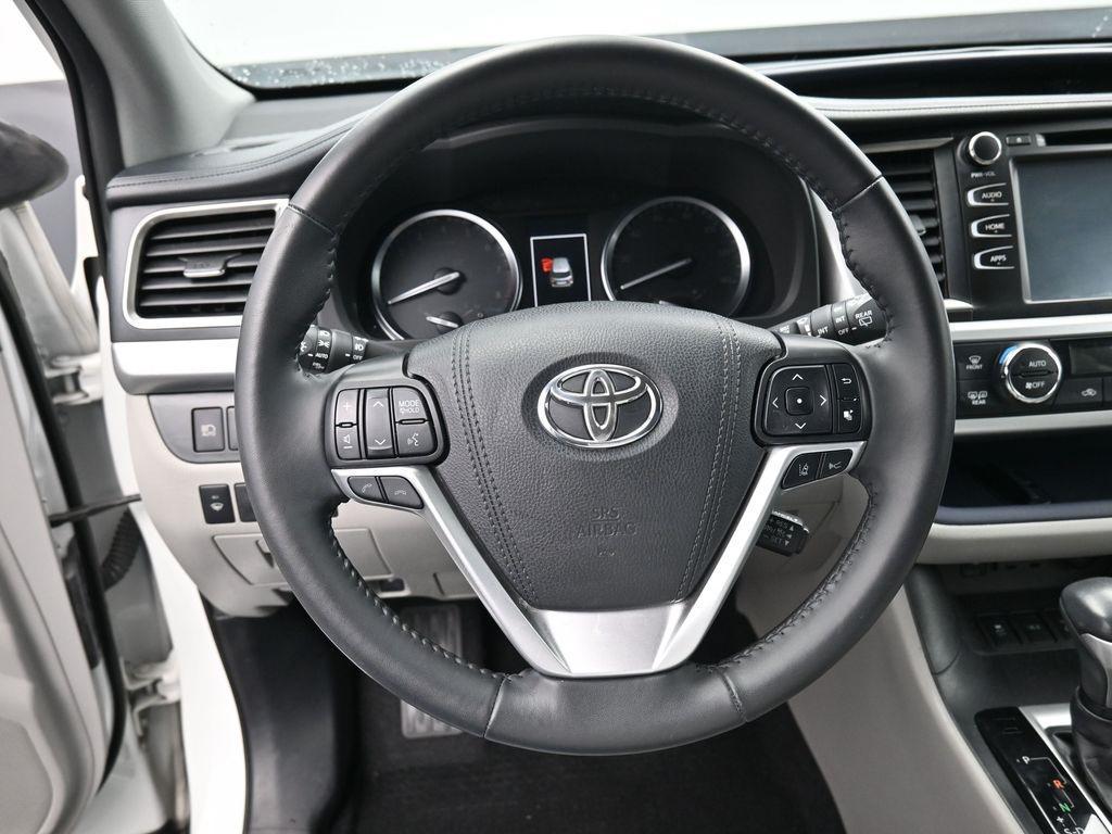 used 2019 Toyota Highlander car, priced at $25,858