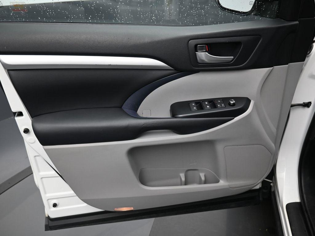 used 2019 Toyota Highlander car, priced at $25,858