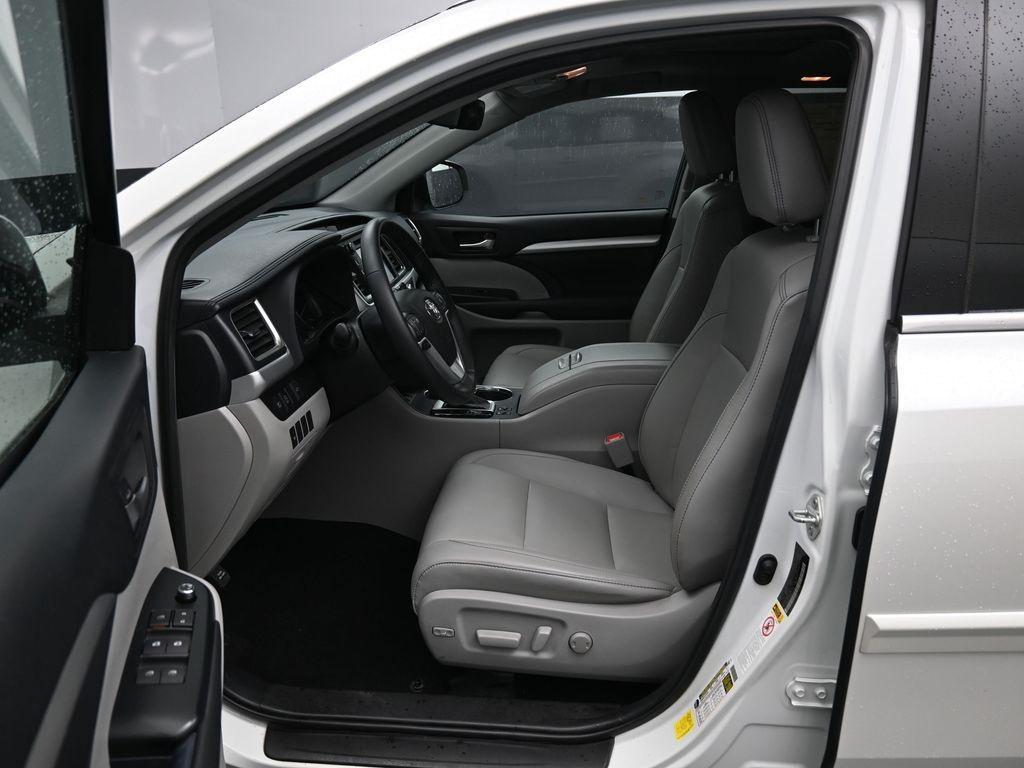 used 2019 Toyota Highlander car, priced at $25,858