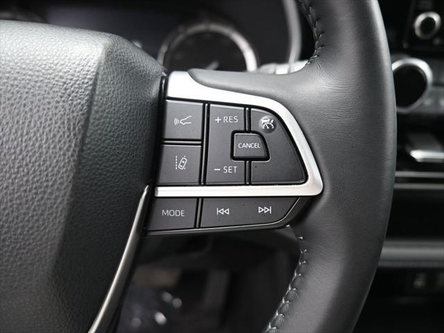 used 2022 Toyota Highlander car, priced at $39,997