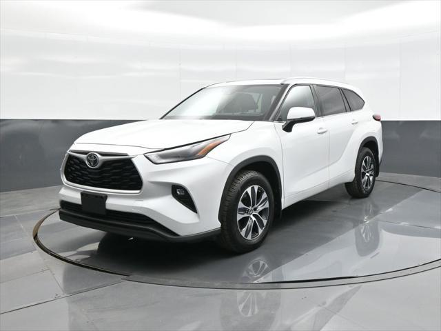 used 2022 Toyota Highlander car, priced at $39,997