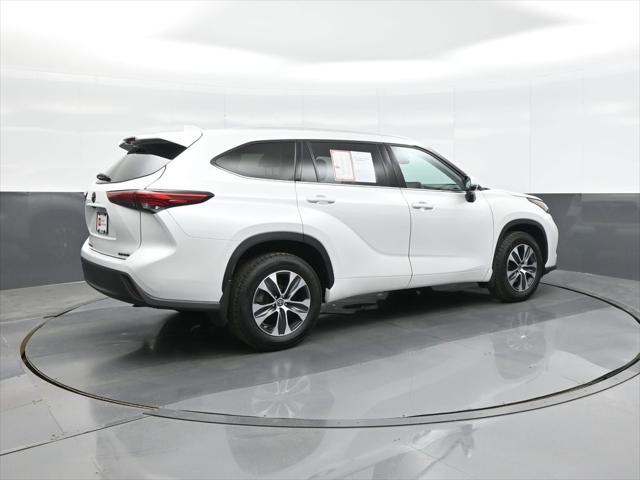 used 2022 Toyota Highlander car, priced at $39,997