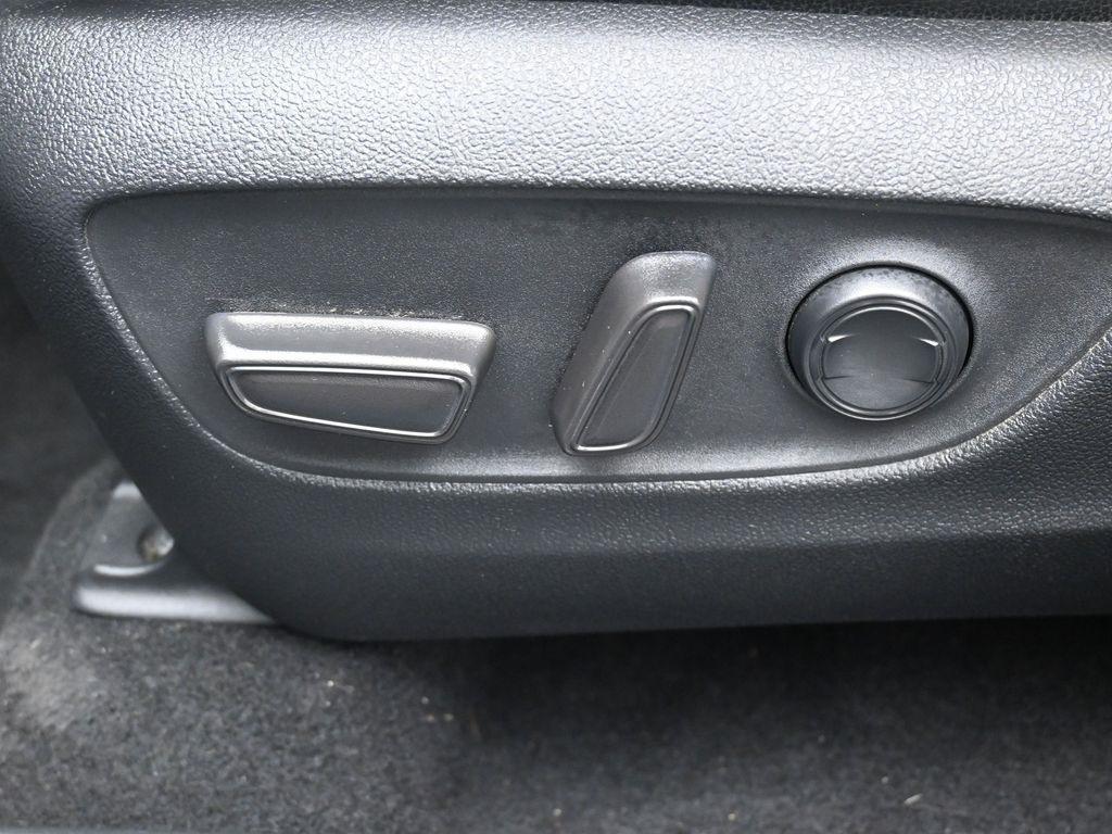 used 2022 Toyota Highlander Hybrid car, priced at $39,056