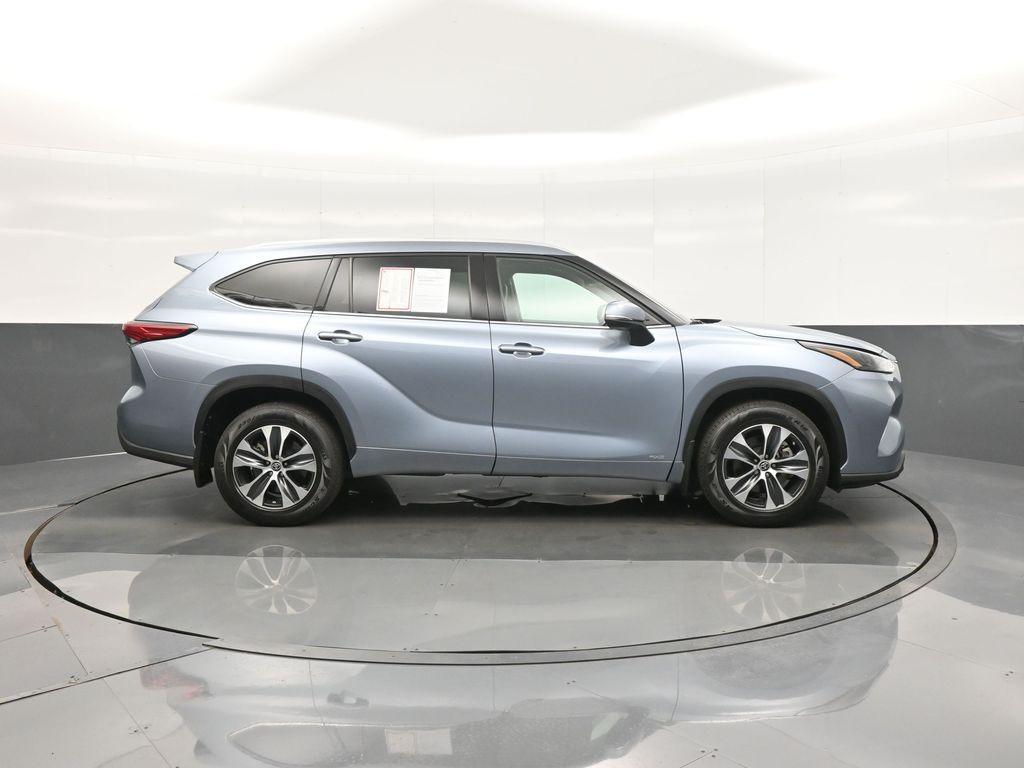 used 2022 Toyota Highlander Hybrid car, priced at $39,056