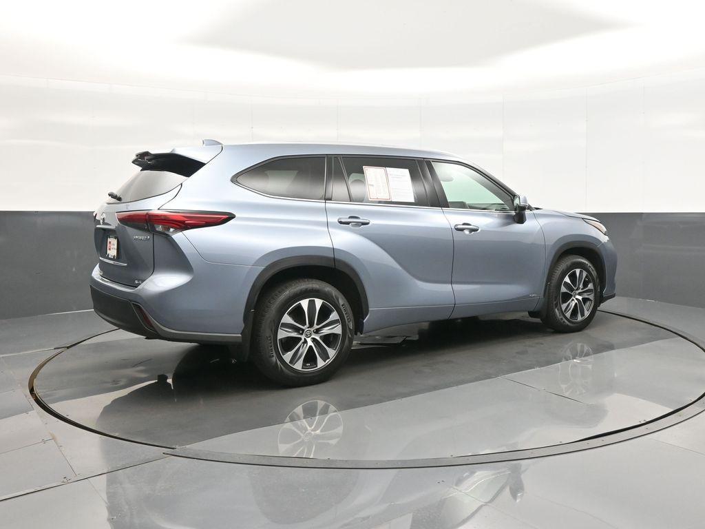 used 2022 Toyota Highlander Hybrid car, priced at $39,056