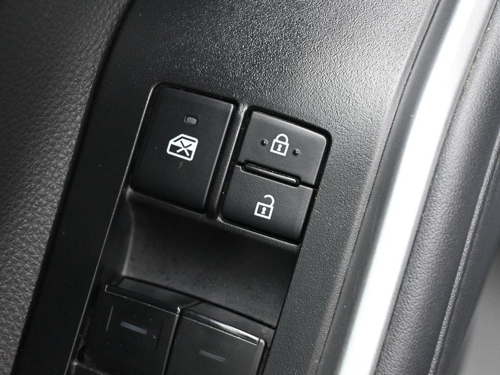 used 2022 Toyota Highlander Hybrid car, priced at $39,056