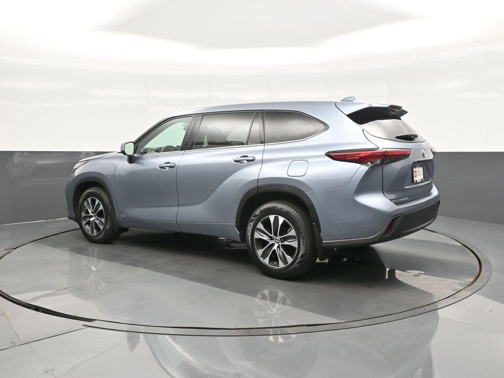 used 2022 Toyota Highlander Hybrid car, priced at $39,056