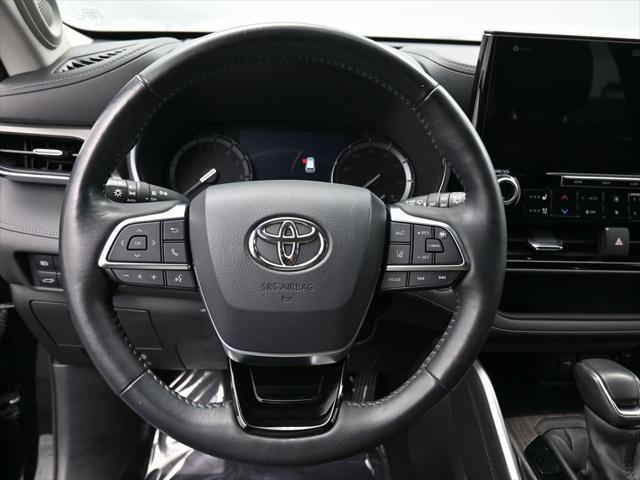 used 2021 Toyota Highlander car, priced at $38,994