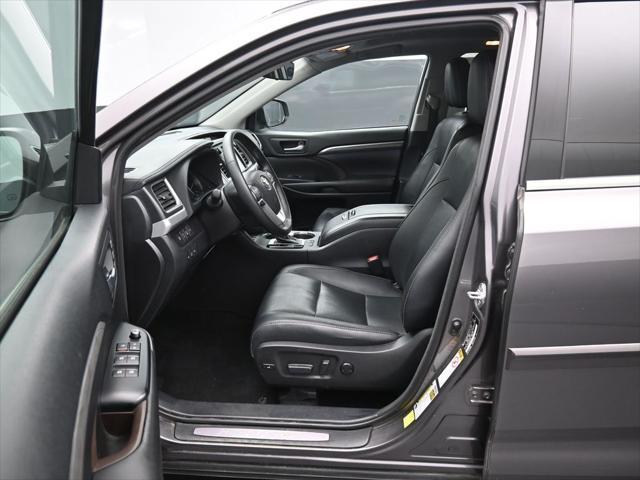 used 2018 Toyota Highlander car, priced at $25,405