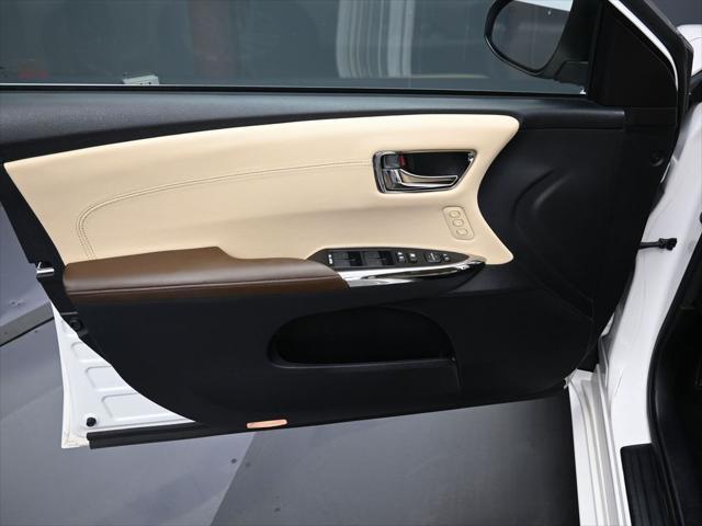 used 2015 Toyota Avalon Hybrid car, priced at $20,706
