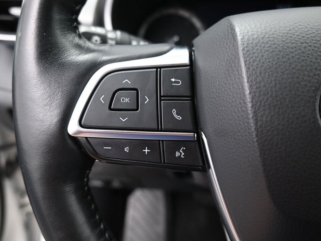 used 2021 Toyota Highlander car, priced at $37,546