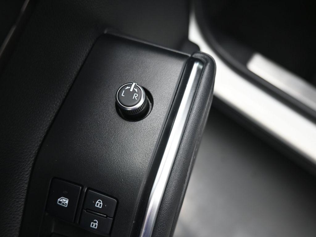 used 2021 Toyota Highlander car, priced at $37,546