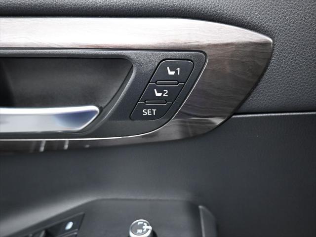 used 2021 Toyota Highlander car, priced at $38,496