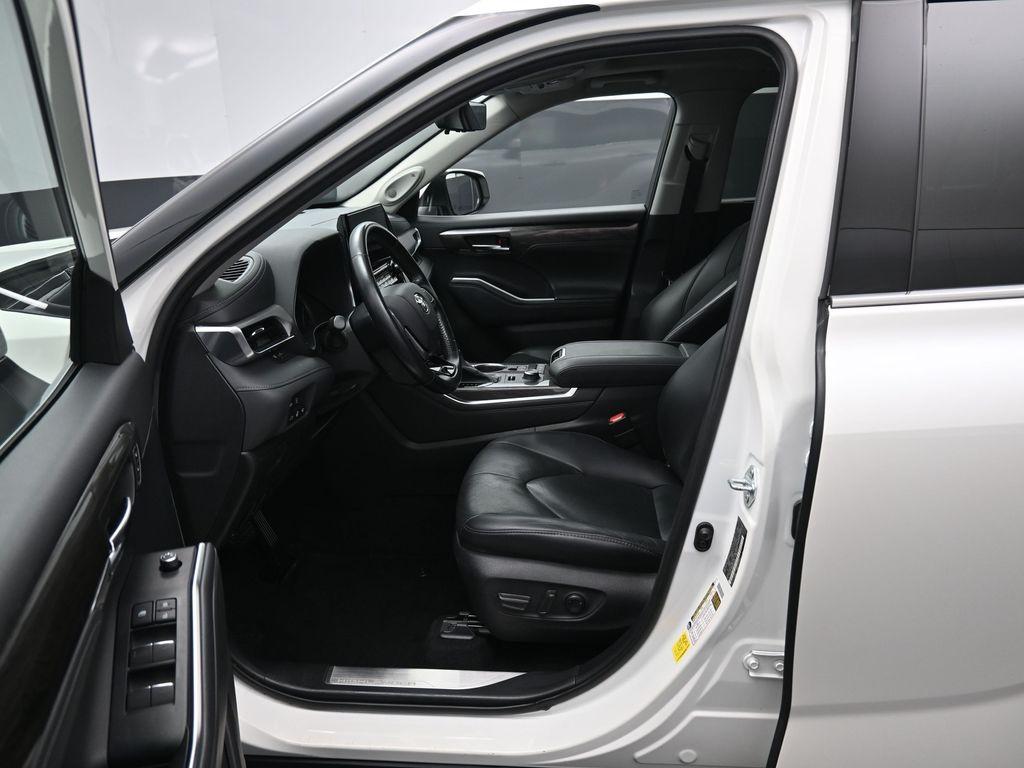 used 2021 Toyota Highlander car, priced at $37,546