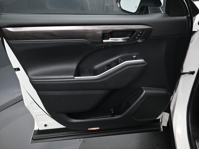 used 2021 Toyota Highlander car, priced at $38,496