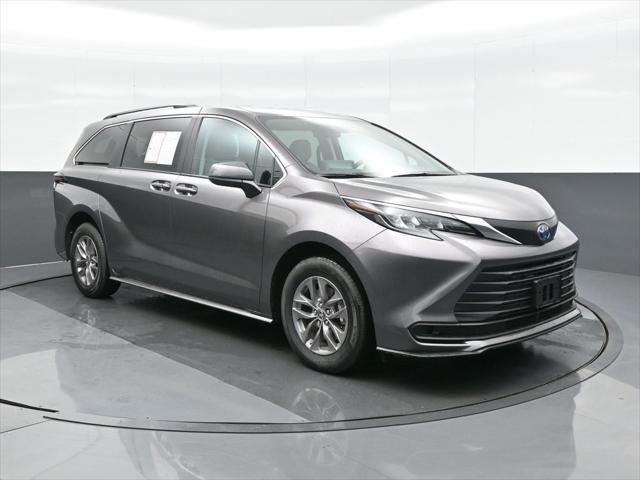 used 2024 Toyota Sienna car, priced at $45,594