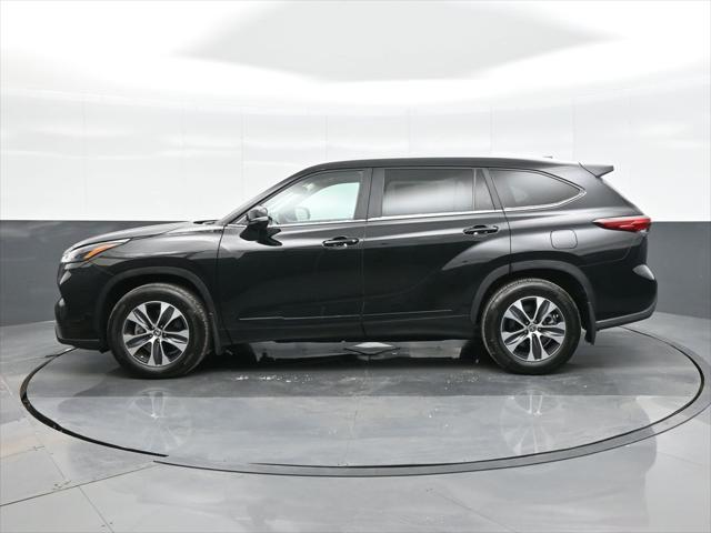 used 2023 Toyota Highlander car, priced at $39,998