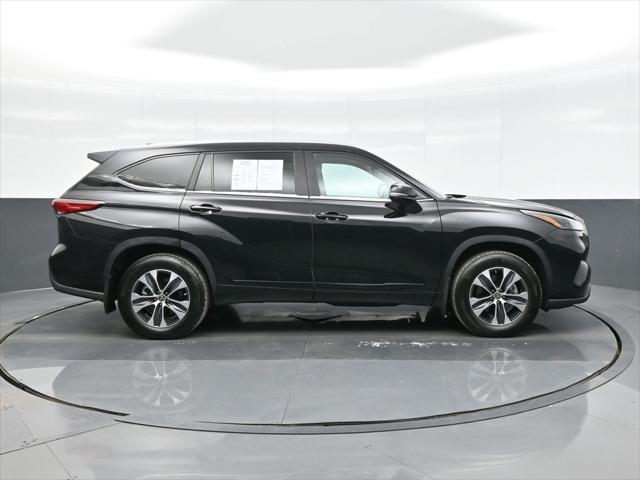 used 2023 Toyota Highlander car, priced at $39,998