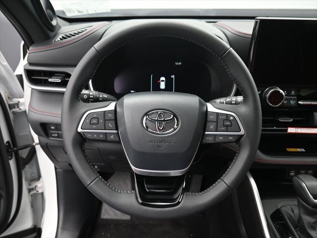 used 2025 Toyota Highlander car, priced at $58,997