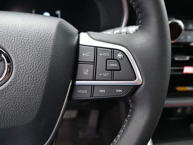used 2025 Toyota Highlander car, priced at $58,997