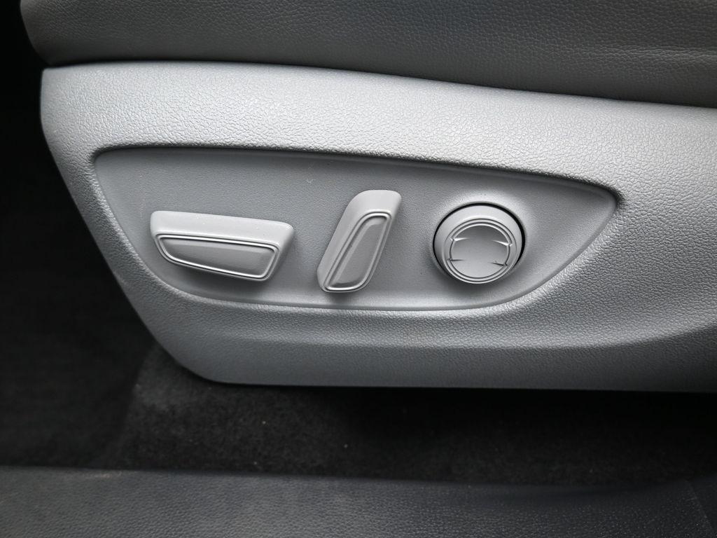 used 2022 Toyota Highlander Hybrid car, priced at $43,999