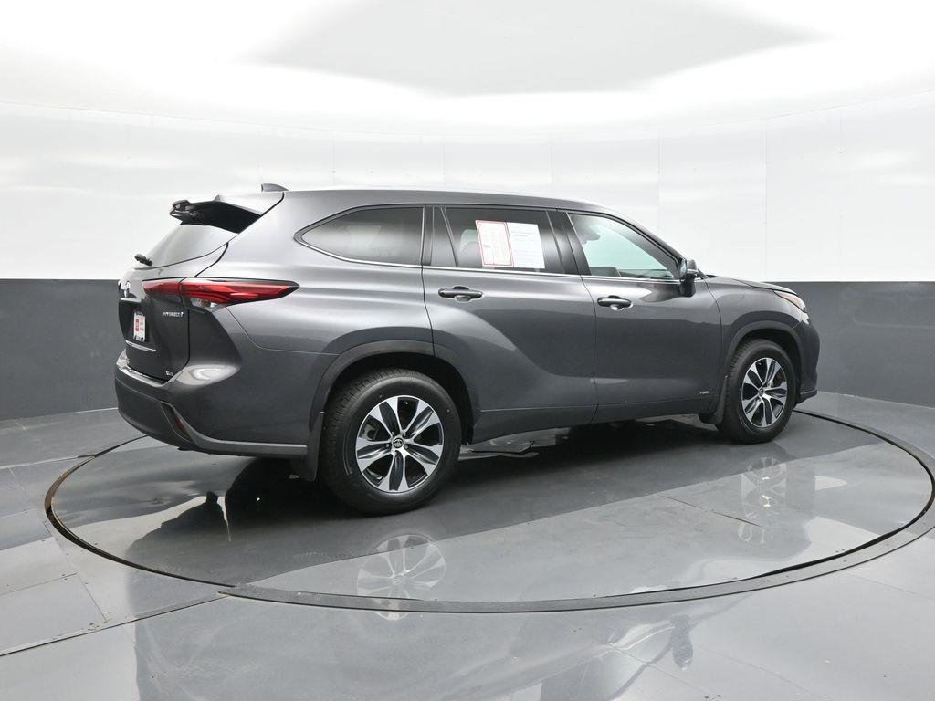 used 2022 Toyota Highlander Hybrid car, priced at $43,999