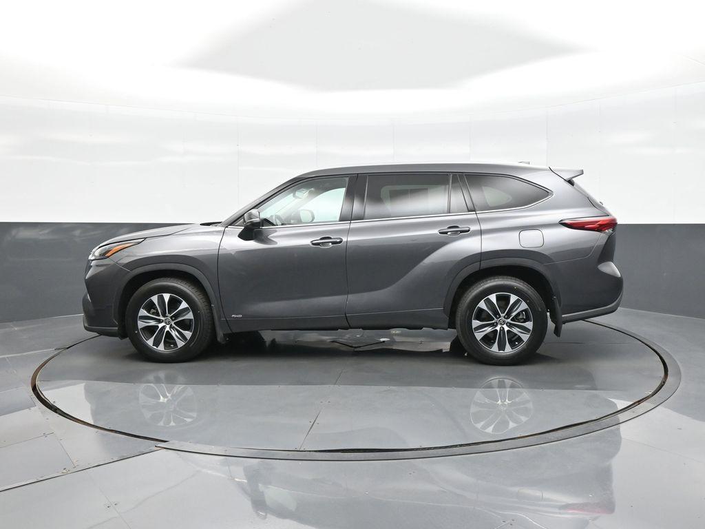 used 2022 Toyota Highlander Hybrid car, priced at $43,999
