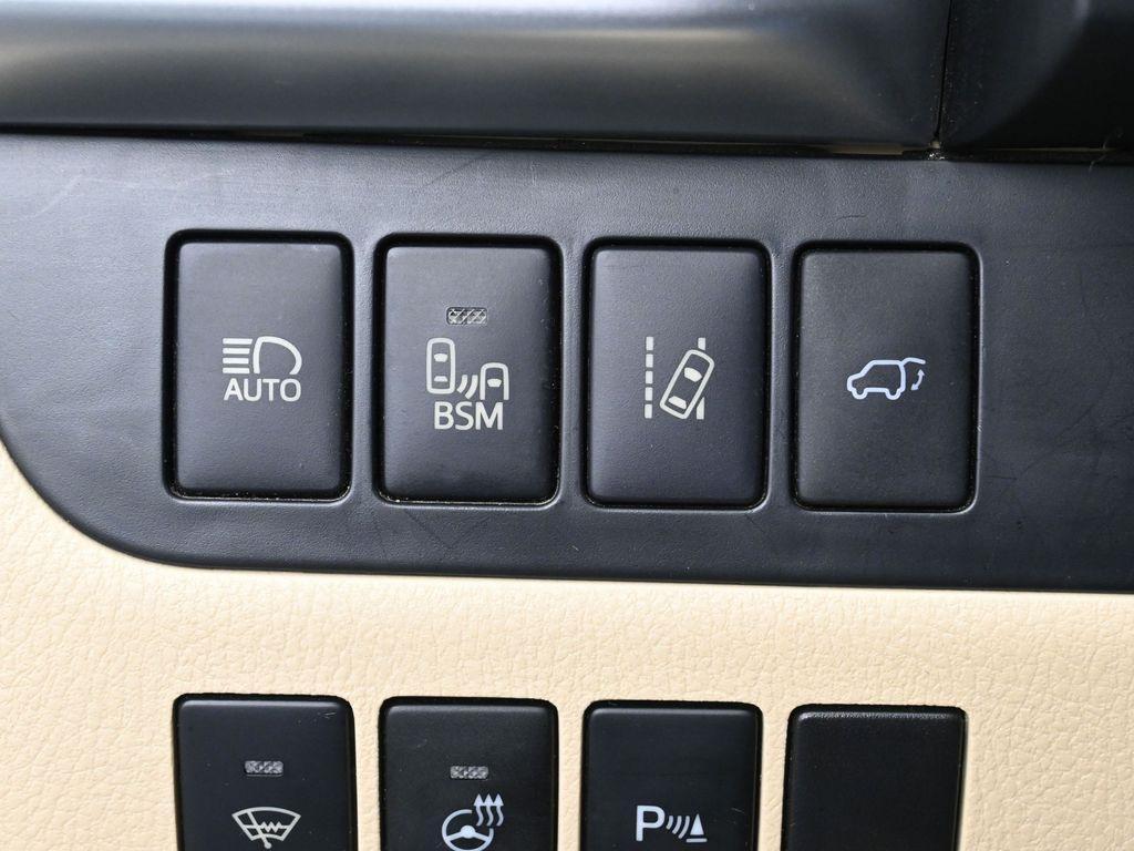 used 2014 Toyota Highlander car, priced at $20,498