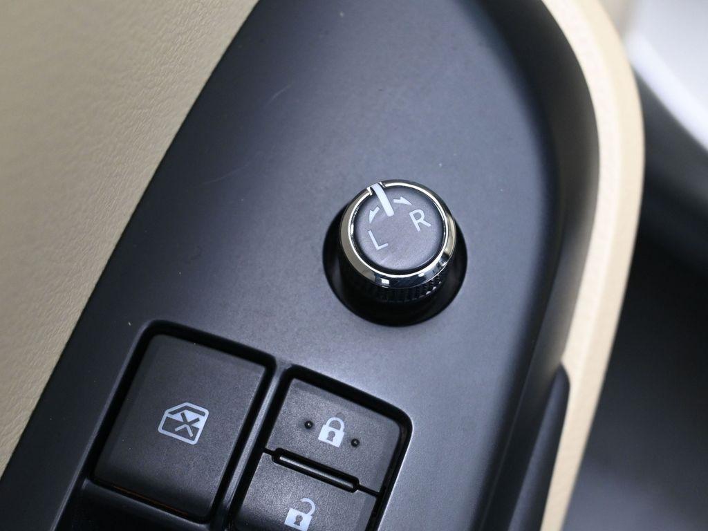 used 2014 Toyota Highlander car, priced at $20,498