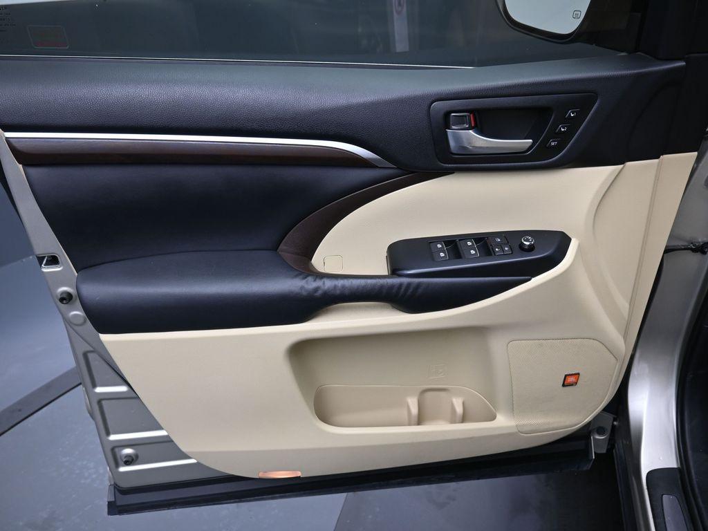 used 2014 Toyota Highlander car, priced at $20,498