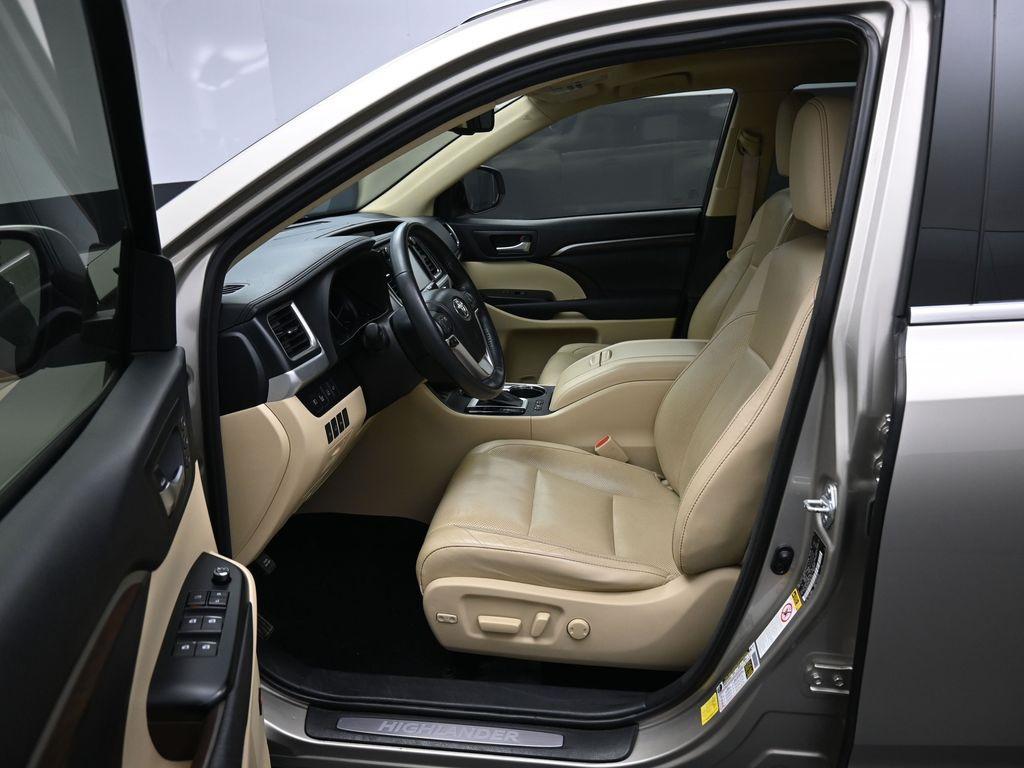 used 2014 Toyota Highlander car, priced at $20,498