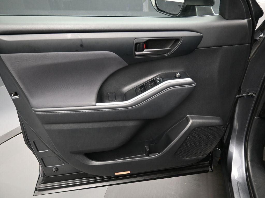 used 2021 Toyota Highlander Hybrid car, priced at $28,607