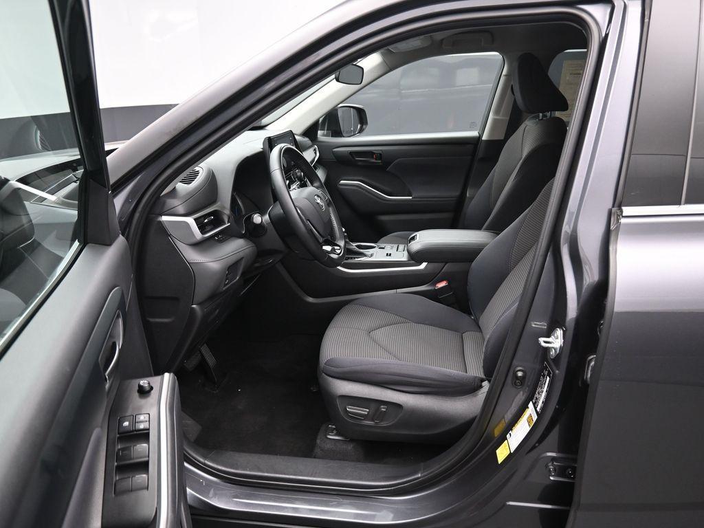 used 2021 Toyota Highlander Hybrid car, priced at $28,607