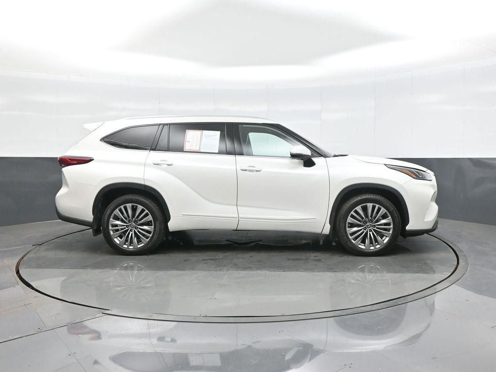 used 2021 Toyota Highlander car, priced at $39,995