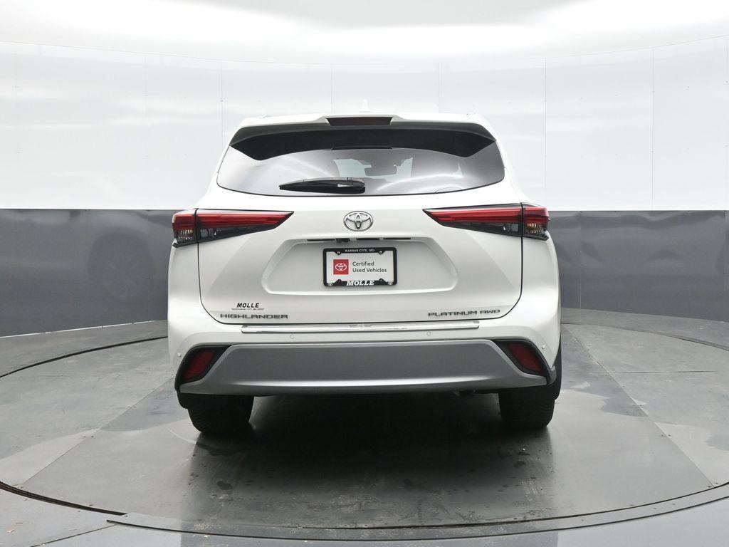used 2021 Toyota Highlander car, priced at $39,995