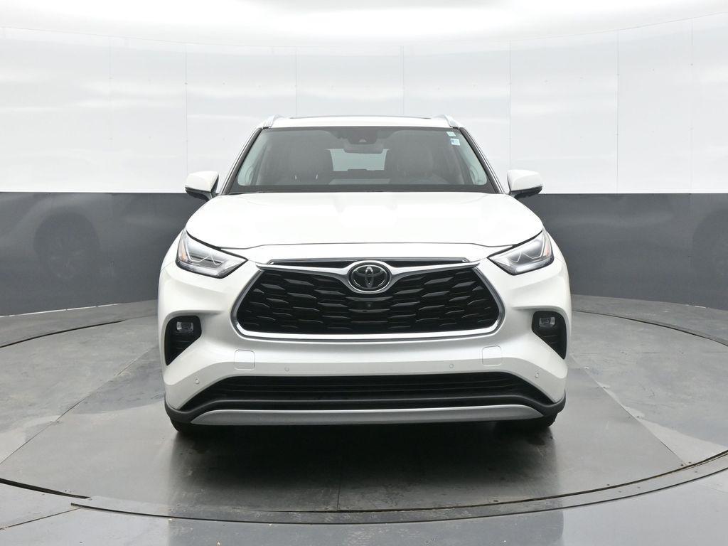 used 2021 Toyota Highlander car, priced at $39,995