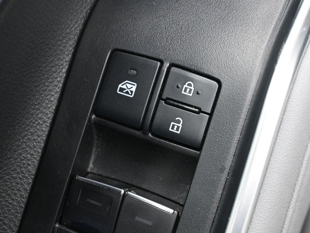 used 2021 Toyota Highlander car, priced at $39,995