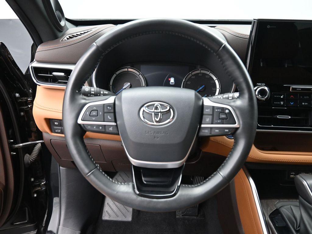 used 2022 Toyota Highlander Hybrid car, priced at $47,152