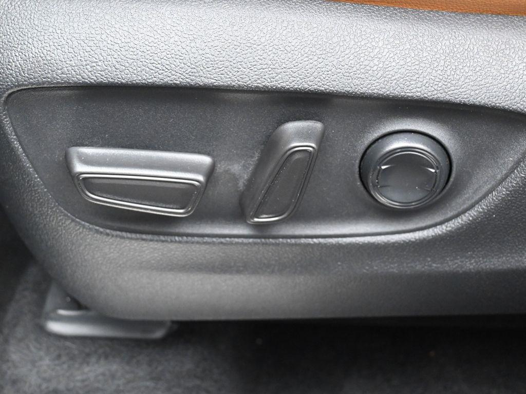 used 2022 Toyota Highlander Hybrid car, priced at $47,152