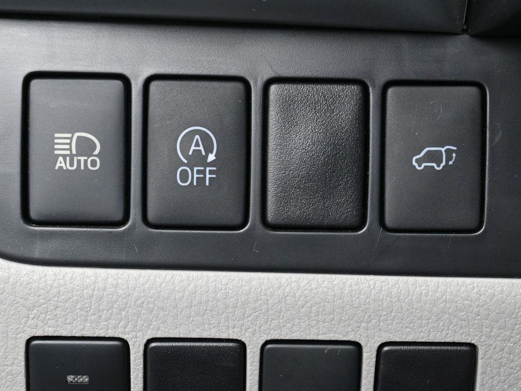 used 2018 Toyota Highlander car, priced at $27,994